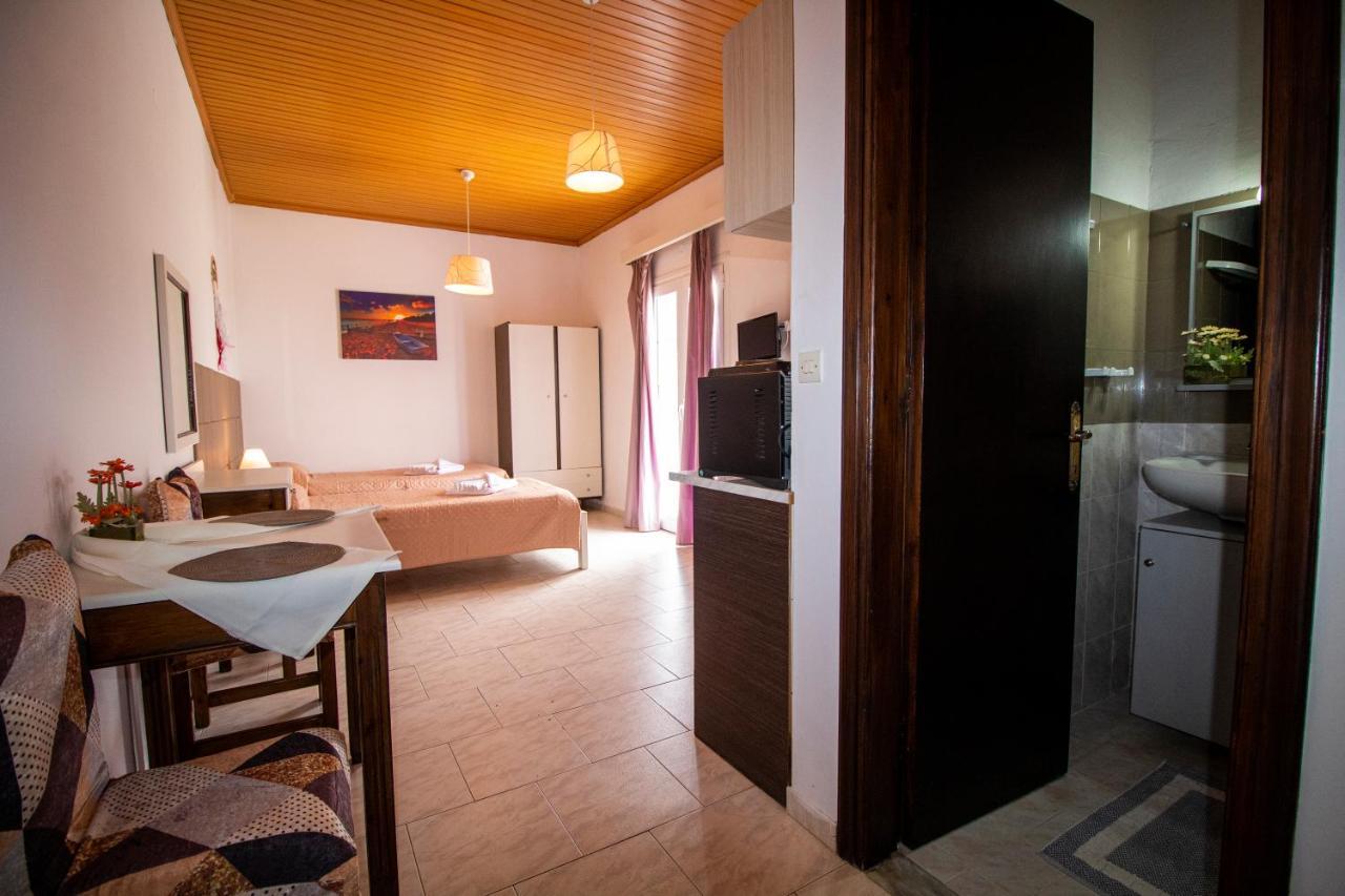 Akis Villa Studios & Apartment With Pool By Hotelius Агиос Георгиос Пагон Екстериор снимка