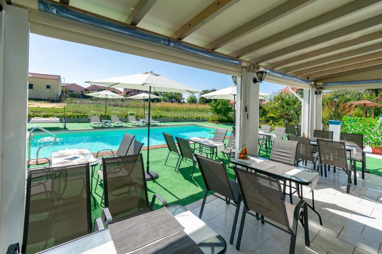 Akis Villa Studios & Apartment With Pool By Hotelius Агиос Георгиос Пагон Екстериор снимка