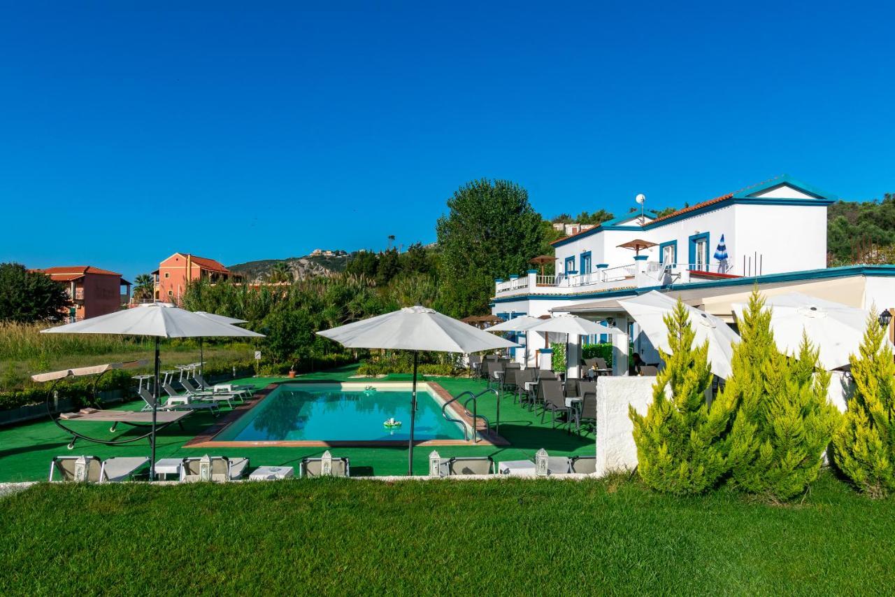 Akis Villa Studios & Apartment With Pool By Hotelius Агиос Георгиос Пагон Екстериор снимка